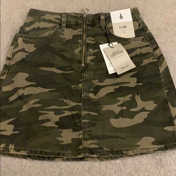 Brand new cameo skirt - Picture 1 of 3